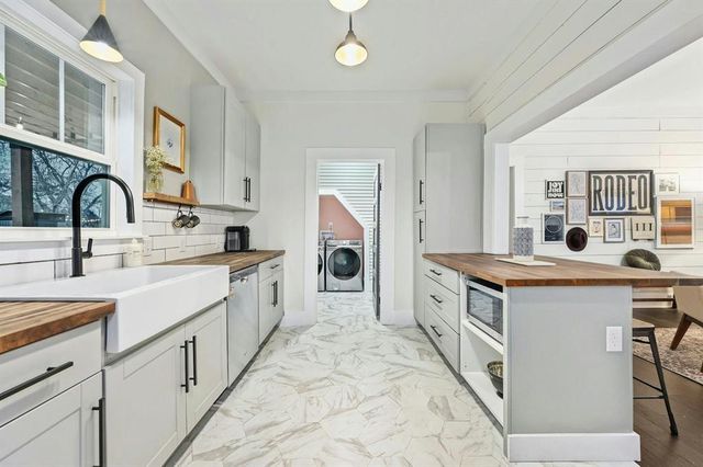 1012 Speegle ST, Taylor, TX 76574