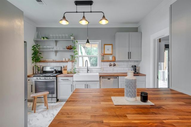 1012 Speegle ST, Taylor, TX 76574