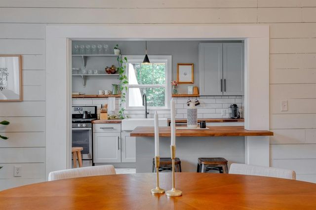 1012 Speegle ST, Taylor, TX 76574