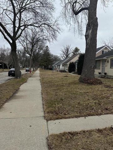 5224 N 47th STREET, Milwaukee, WI 53218