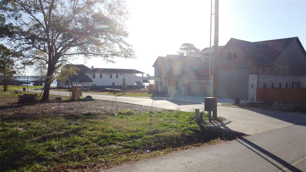 16716 Falcon Point Drive, Montgomery, TX 77356