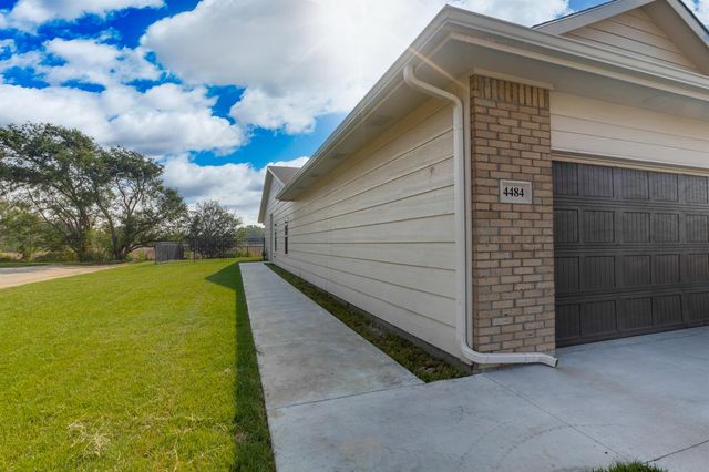 4451-4453 N Sandplum St, Wichita, KS 67205