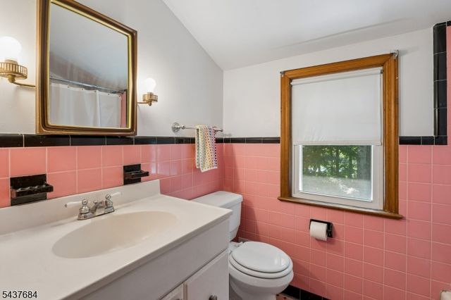 17 Orange Pl, Wayne Twp., NJ 07470