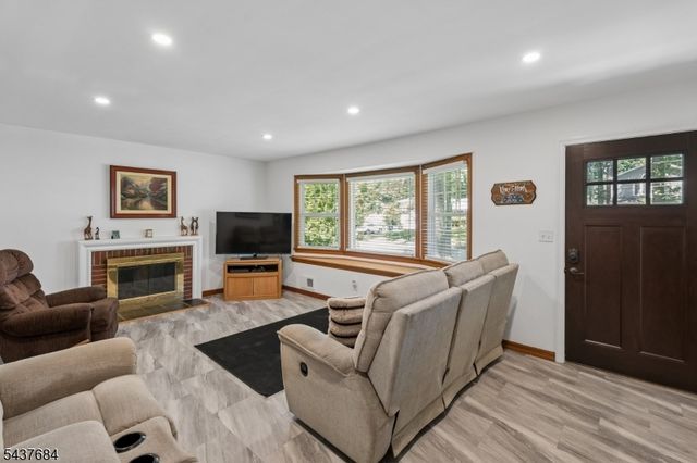 17 Orange Pl, Wayne Twp., NJ 07470