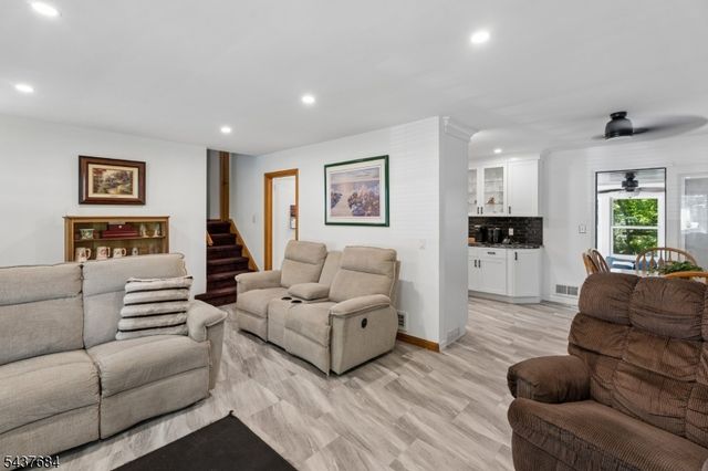 17 Orange Pl, Wayne Twp., NJ 07470