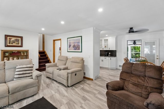 17 Orange Pl, Wayne Twp., NJ 07470