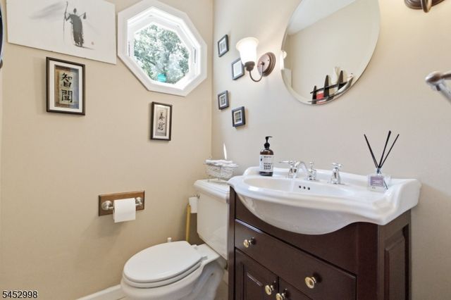 1120 N Washington Ave, Green Brook Twp., NJ 08812