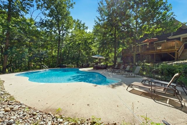 1120 N Washington Ave, Green Brook Twp., NJ 08812