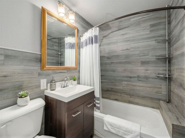 6217 S Claremont Avenue, Chicago, IL 60636