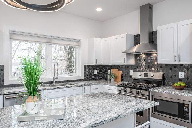 33 Perkins St, Nashville, TN 37210