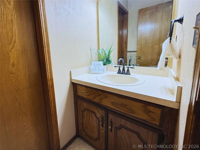 1913 Red Bud Court, Ardmore, OK 73401