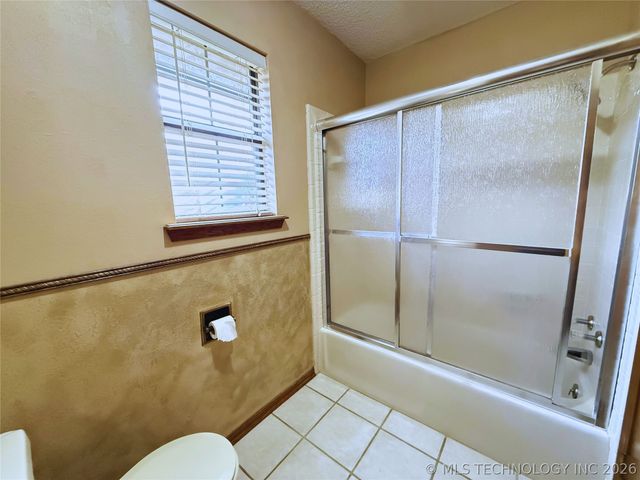 1913 Red Bud Court, Ardmore, OK 73401