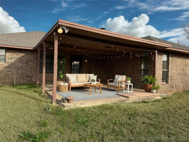 1913 Red Bud Court, Ardmore, OK 73401