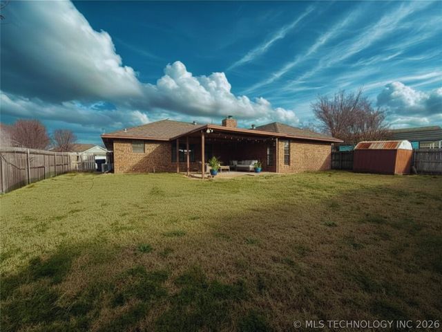 1913 Red Bud Court, Ardmore, OK 73401