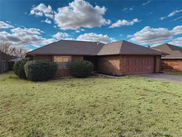 1913 Red Bud Court, Ardmore, OK 73401