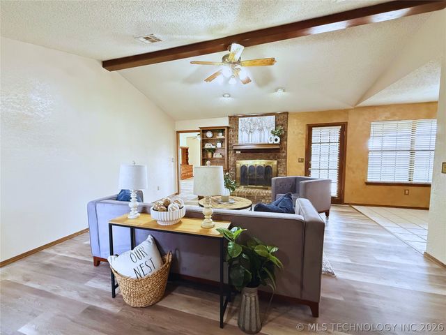 1913 Red Bud Court, Ardmore, OK 73401