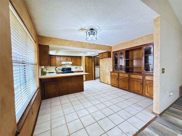 1913 Red Bud Court, Ardmore, OK 73401