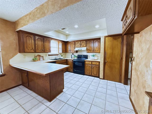 1913 Red Bud Court, Ardmore, OK 73401