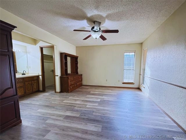 1913 Red Bud Court, Ardmore, OK 73401