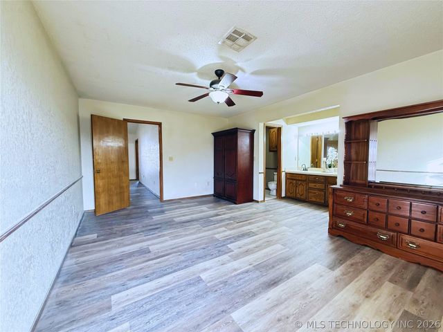 1913 Red Bud Court, Ardmore, OK 73401