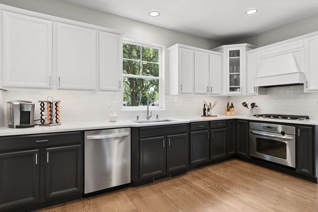 4544 Stanley Avenue, Downers Grove, IL 60515