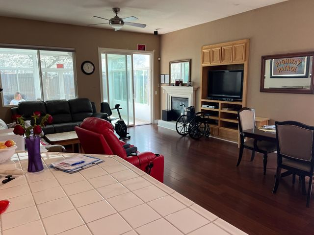 5712 Herbal Way, Sacramento, CA 95835