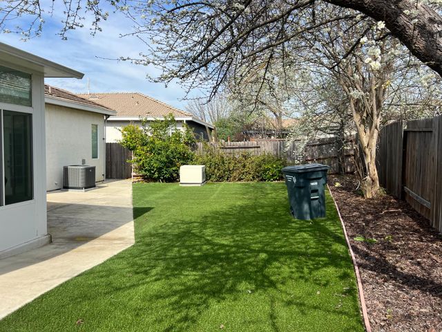 5712 Herbal Way, Sacramento, CA 95835