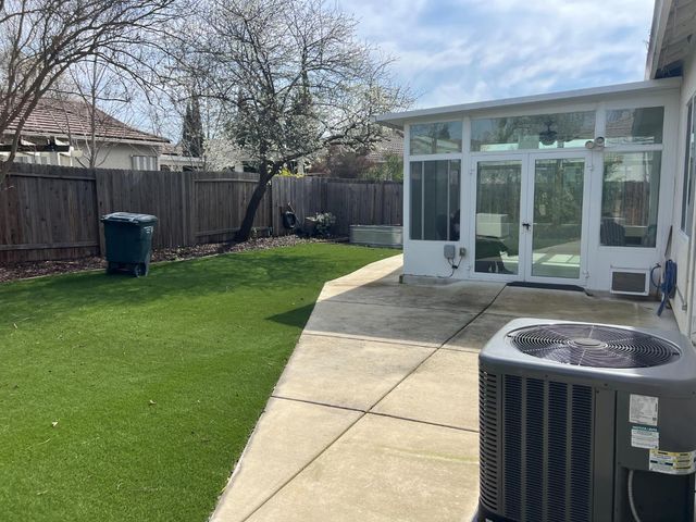 5712 Herbal Way, Sacramento, CA 95835