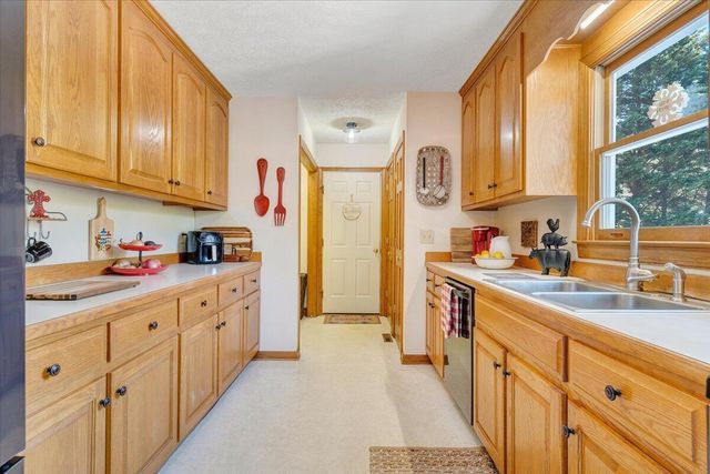 225 Dillard LN, Rocky Mount, VA 24151