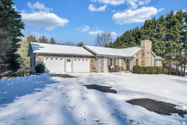 225 Dillard LN, Rocky Mount, VA 24151