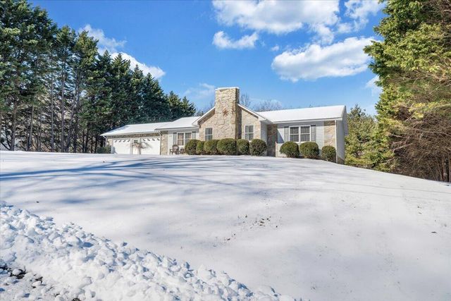 225 Dillard LN, Rocky Mount, VA 24151