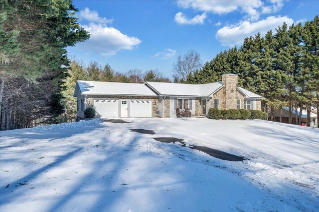 225 Dillard LN, Rocky Mount, VA 24151