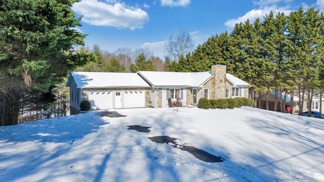 225 Dillard LN, Rocky Mount, VA 24151