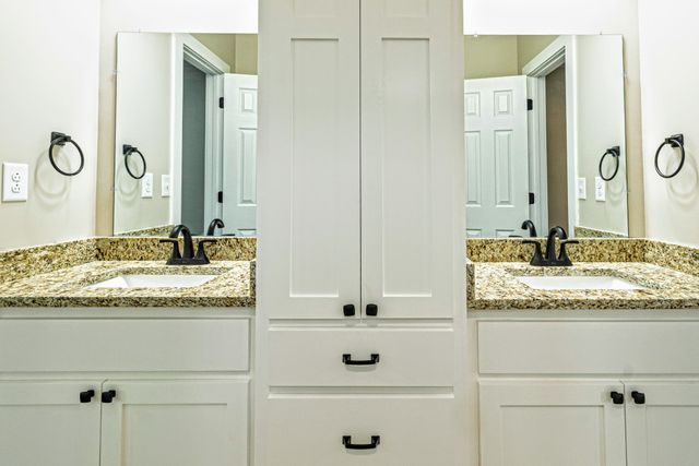 1875 Rocky Hollow Rd, Erin, TN 37061