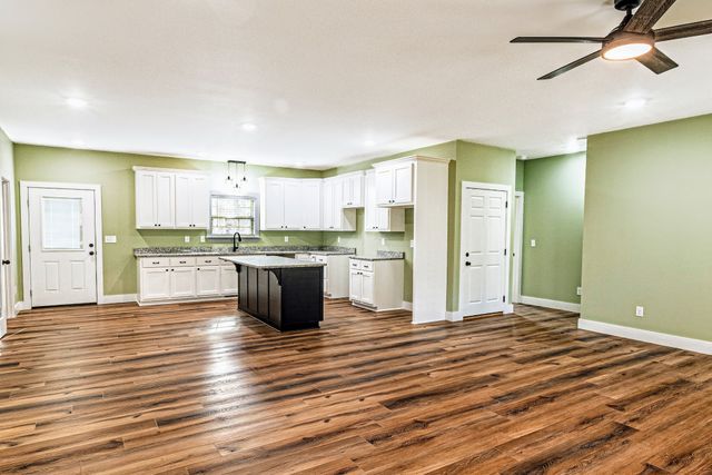 1875 Rocky Hollow Rd, Erin, TN 37061