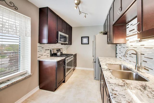 950 E Wilmette Road 405, Palatine, IL 60074