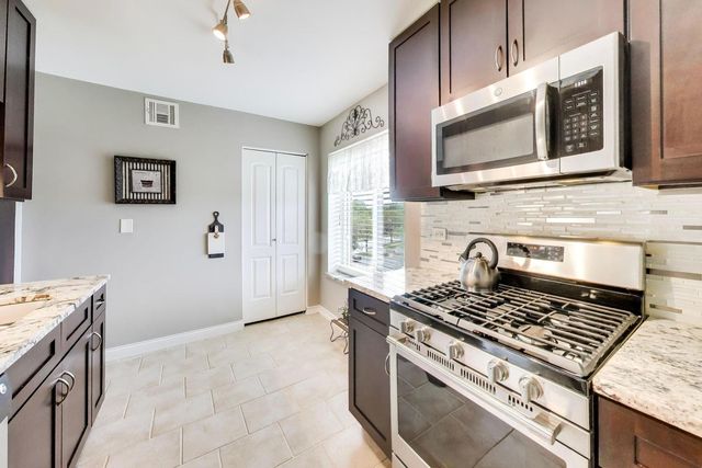 950 E Wilmette Road 405, Palatine, IL 60074