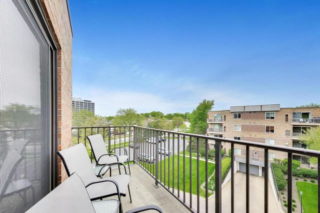 950 E Wilmette Road 405, Palatine, IL 60074