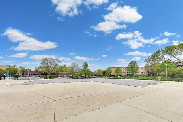 950 E Wilmette Road 405, Palatine, IL 60074