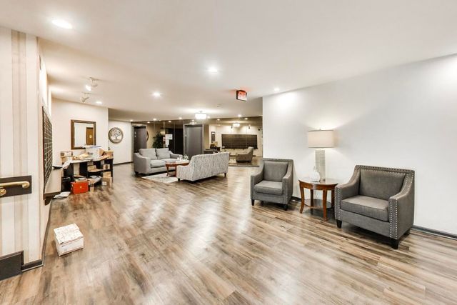 950 E Wilmette Road 405, Palatine, IL 60074
