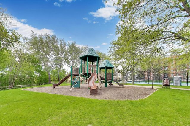 950 E Wilmette Road 405, Palatine, IL 60074