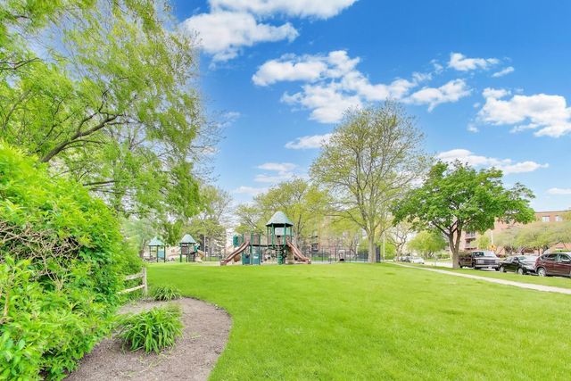 950 E Wilmette Road 405, Palatine, IL 60074