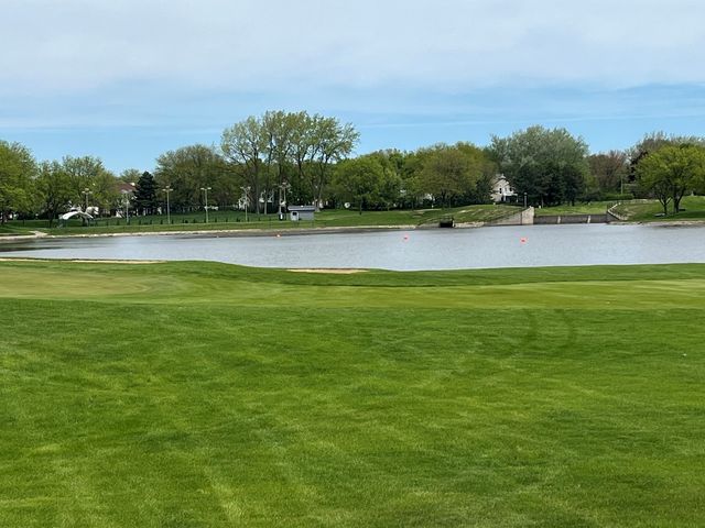 950 E Wilmette Road 405, Palatine, IL 60074