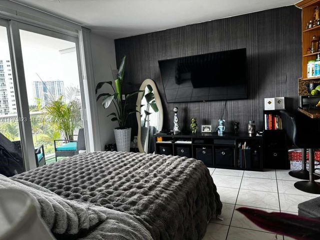 19201 COLLINS AV 432, Sunny Isles Beach, FL 33160