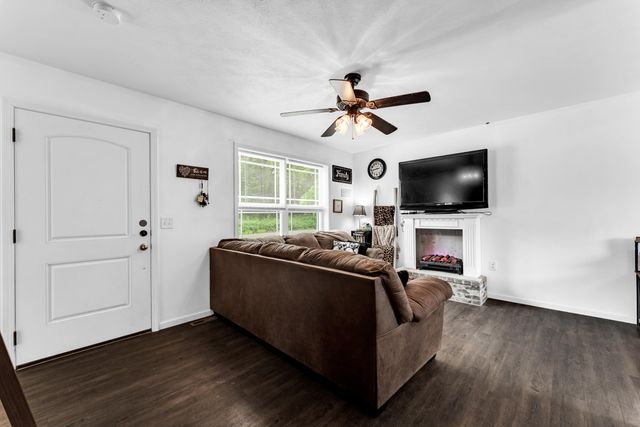 209 Blunk Terrace, Forsyth, MO 65653