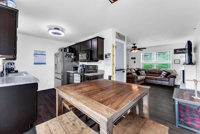 209 Blunk Terrace, Forsyth, MO 65653