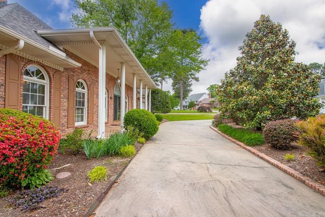 46 Masters Place Drive, Maumelle, AR 72113