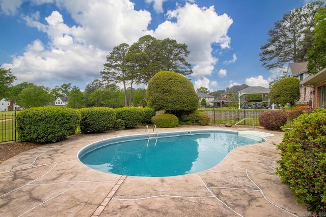 46 Masters Place Drive, Maumelle, AR 72113