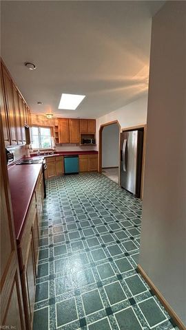833 Thames DR, Hampton, VA 23666
