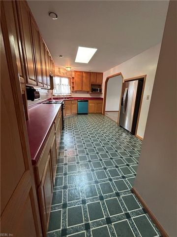 833 Thames DR, Hampton, VA 23666